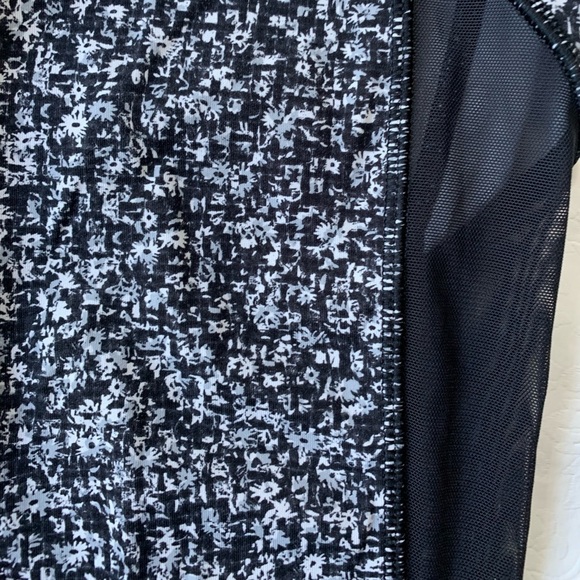 Lululemon Sole Training 7/8 Daisy Dust Alpine Leggings - Picture 4 of 7